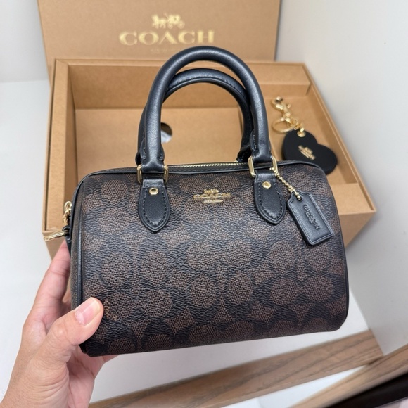 Coach Boxed Mini Rowan Crossbody Bag And Mirror Bag Charm Set CCL59 - Picture 2 of 12